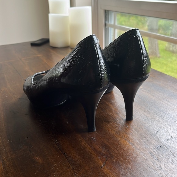 NINE WEST black patent leather dress shoes - size 7.5 (I believe) - Picture 3 of 6